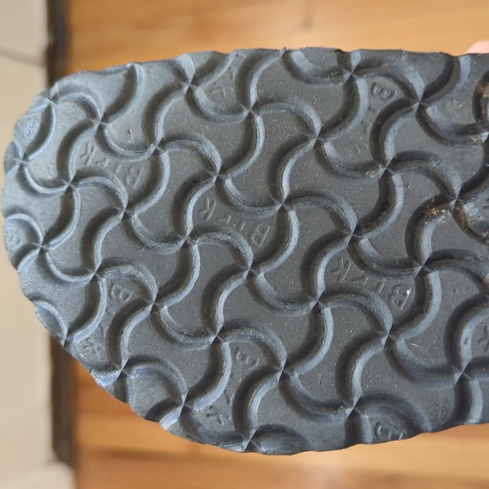 Shoes - Picture 7 of 8
